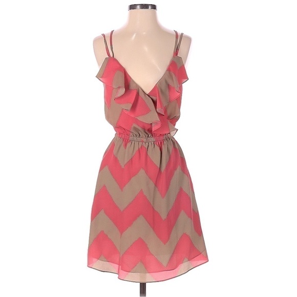 BCBGeneration Dresses & Skirts - BCBGeneration ZigZag Print Dress | SIZE XXS